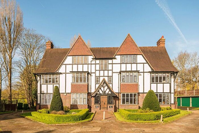 2 Bedroom Flat To Rent In Monks Drive, Acton, W3