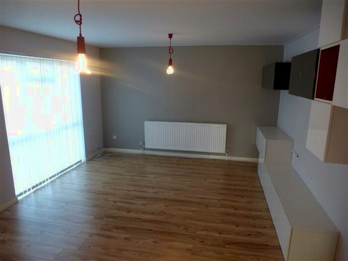 2 Bedroom Maisonette To Rent In Wakehams Green Drive, Crawley, RH10
