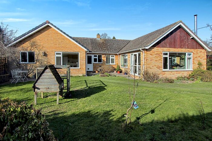 4 Bedroom Detached Bungalow For Sale In Stream Road, Upton, Didcot, OX11