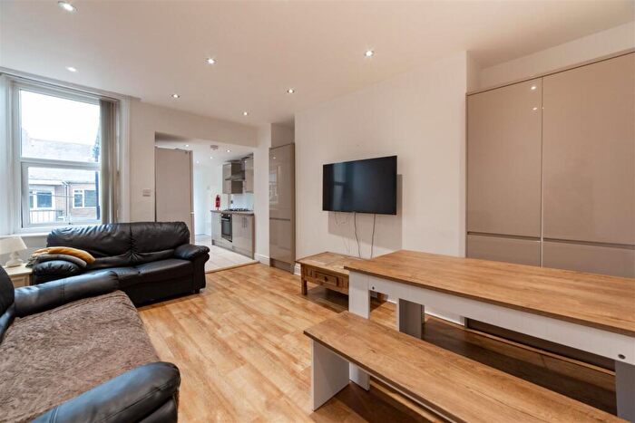 5 Bedroom Maisonette To Rent In £pppw - Warwick Street, Heaton, NE6