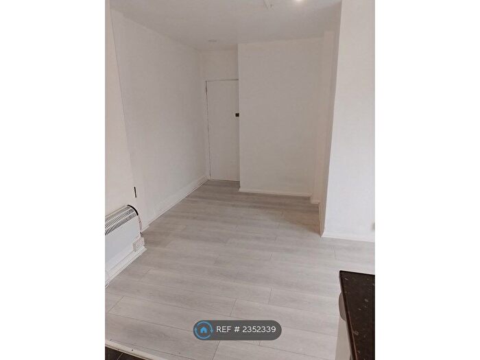 Studio To Rent In Baddow Road, Chelmsford, CM2