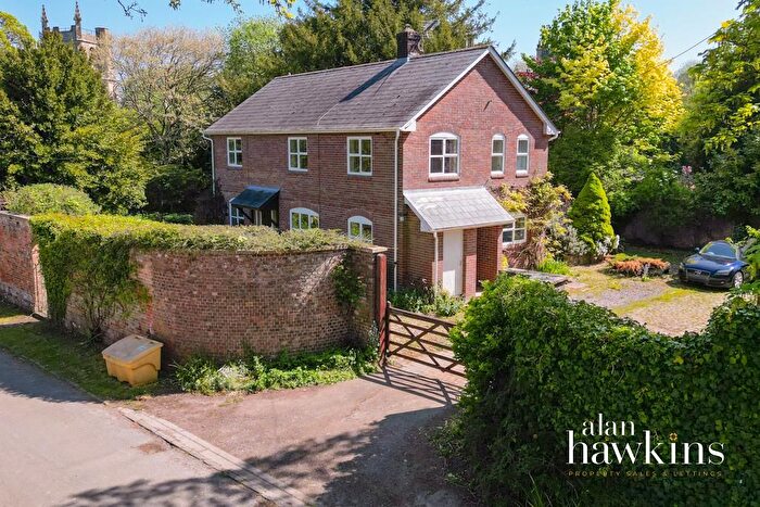 4 Bedroom Detached House For Sale In Clyffe Pypard, Swindon, SN4