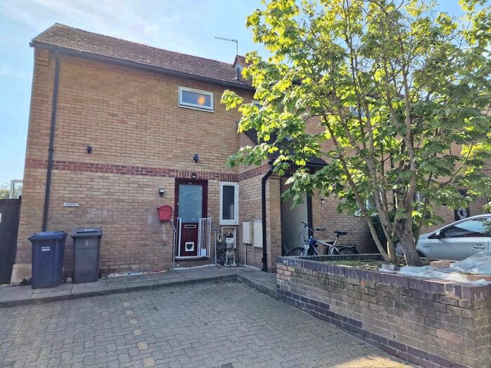 1 Bedroom Maisonette To Rent In Sycamore Hill, London, N11