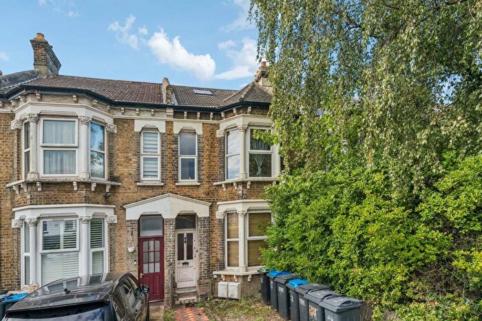 3 Bedroom Flat For Sale In Beulah Road, Thornton Heath, CR7