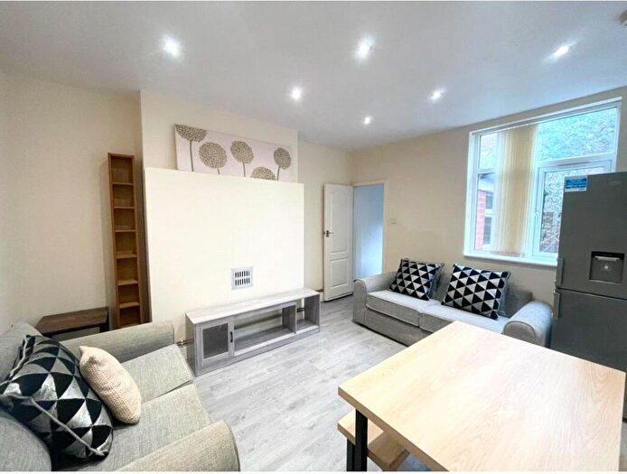 2 Bedroom Flat To Rent In Lawford Rd, London, NW5