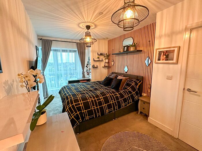 2 Bedroom Flat For Sale In Dickens Yard, London, W5