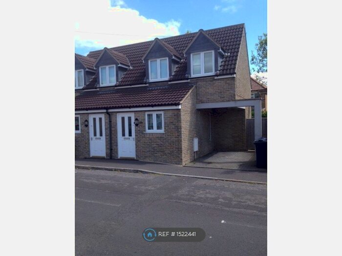 2 Bedroom Terraced House To Rent In College Road, Trowbridge, BA14