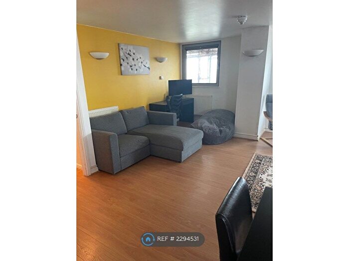 2 Bedroom Flat To Rent In One Throwley Way, Sutton, SM1