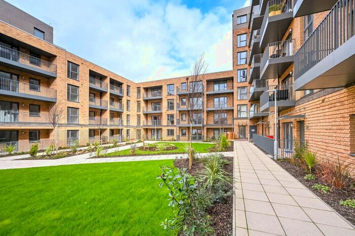 1 Bedroom Flat To Rent In Powermill Close, New Malden, KT3