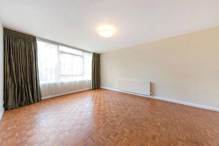 2 Bedroom Flat To Rent In Keswick Road, East Putney, London, SW15