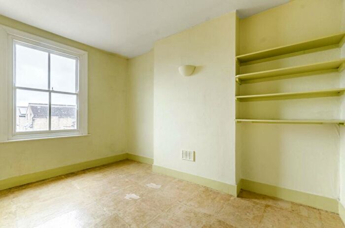 3 Bedroom Maisonette To Rent In Rosendale Road, West Dulwich, London, SE21