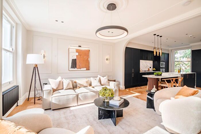 3 Bedroom Flat For Sale In Finborough Road, London, SW10