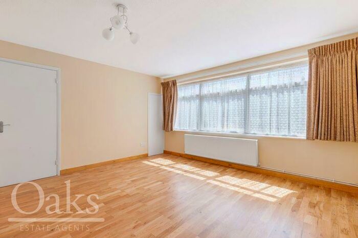 4 Bedroom Semi-Detached House To Rent In Malvern Close, Mitcham, CR4