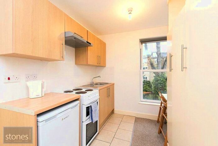 Apartment To Rent In Belsize Square, Belsize Park, London, NW3