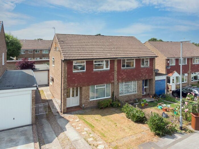 3 Bedroom Semi-Detached House To Rent In Turnberry Rise, Alwoodley, Leeds, LS17