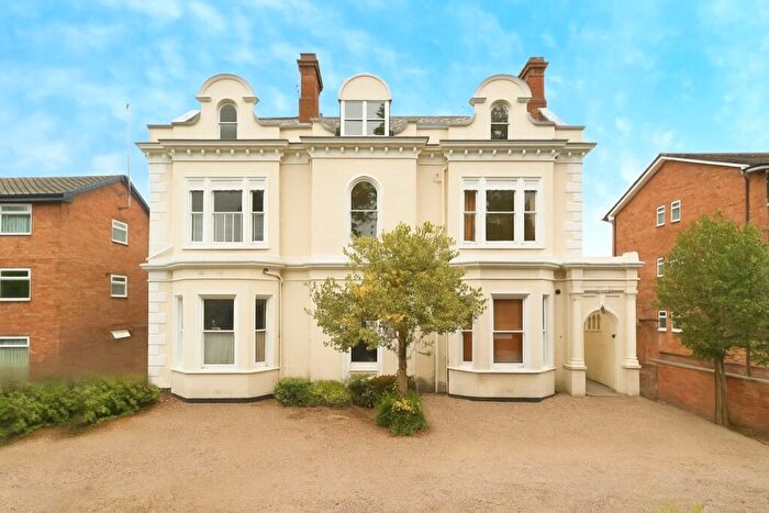 1 Bedroom Flat For Sale In Binswood Avenue, Leamington Spa, Warwickshire, CV32