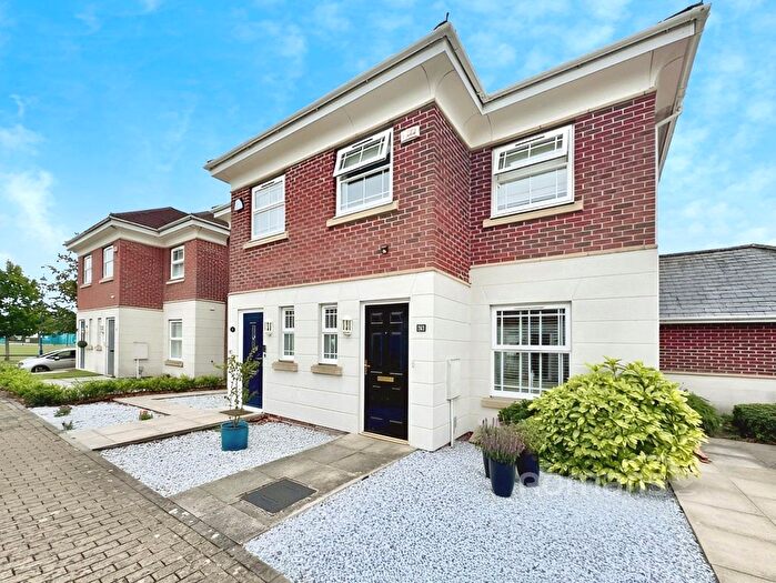 3 Bedroom Semi Detached House For Sale In Swordsmans Road, Deepcut, Camberley, GU16