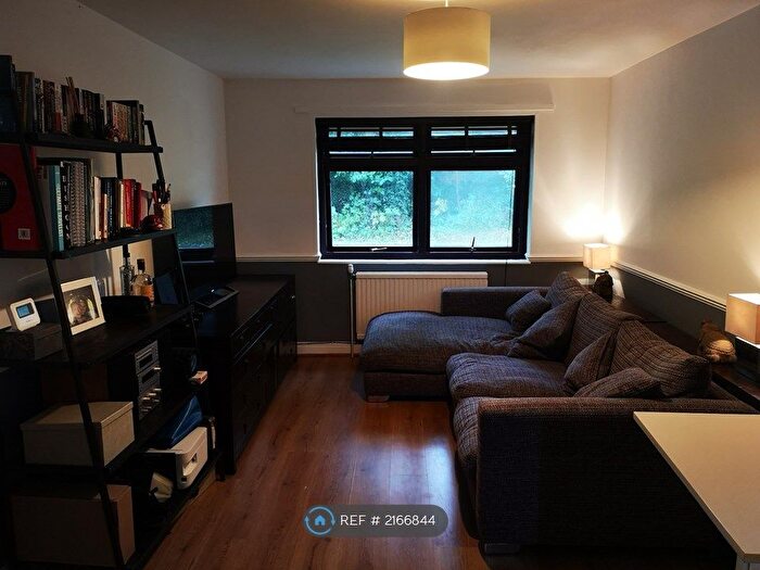 1 Bedroom Flat To Rent In Victoria Road, Brentwood, CM14