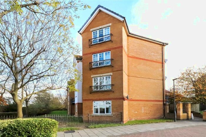 2 Bedroom Flat To Rent In Greenhaven Drive, London, SE28