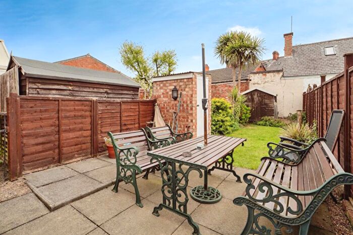 3 Bedroom Terraced House For Sale In Corporation Road, Leicester, LE4