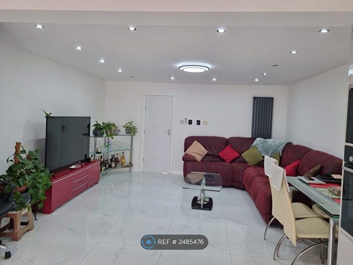 4 Bedroom Terraced House To Rent In Vanguard, London, NW9