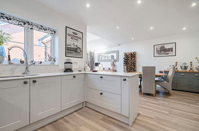 4 Bedroom Detached House For Sale In Goshawk Drive, Chichester, PO20