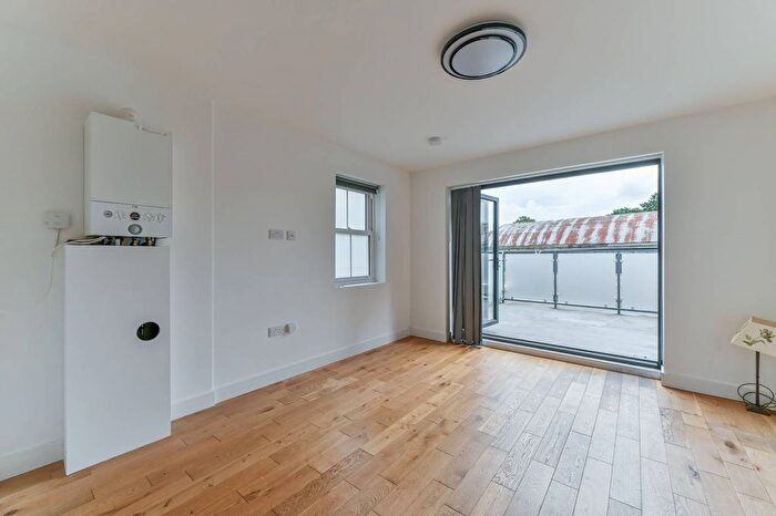 2 Bedroom Flat To Rent In Station Road, Bromley, Sidcup, DA15