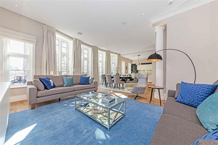 3 Bedroom Flat To Rent In Strand, London, WC2R