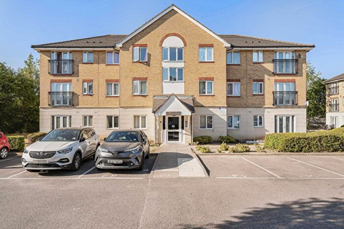 2 Bedroom Flat For Sale In Tysoe Avenue, Enfield, EN3