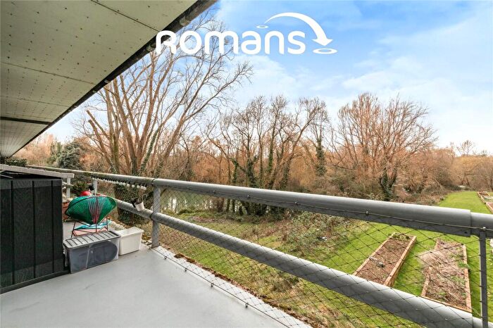 1 Bedroom Flat To Rent In Lake Shore Drive, Bristol, Somerset, BS13