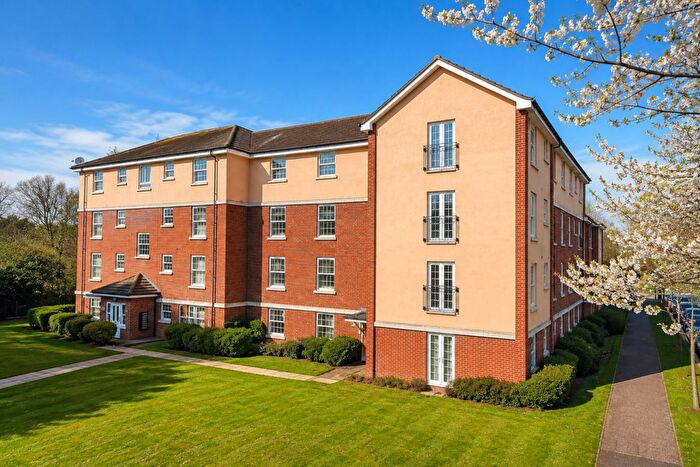 2 Bedroom Flat For Sale In Merrifield Court, Welwyn Garden City, AL7