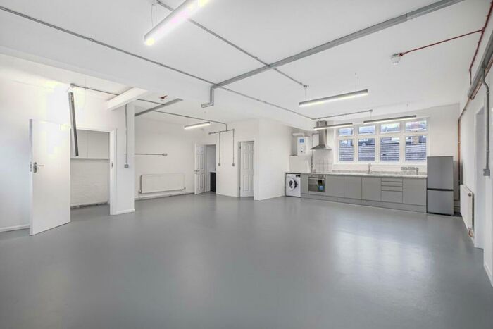 2 Bedroom Apartment To Rent In Arcola Street, London, E8