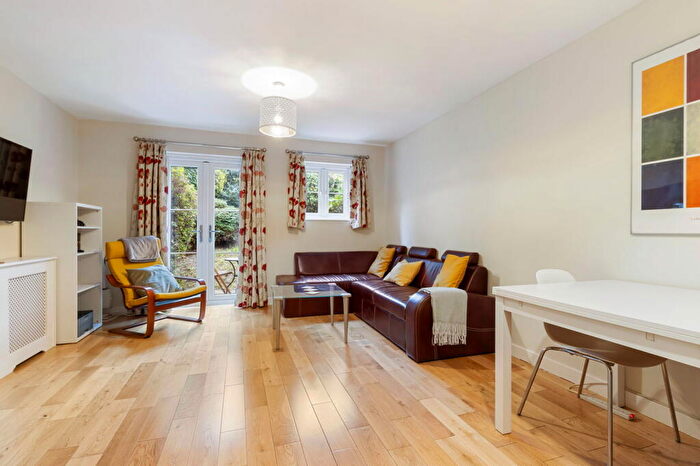 2 Bedroom Terraced House For Sale In Athol Square, London, E14