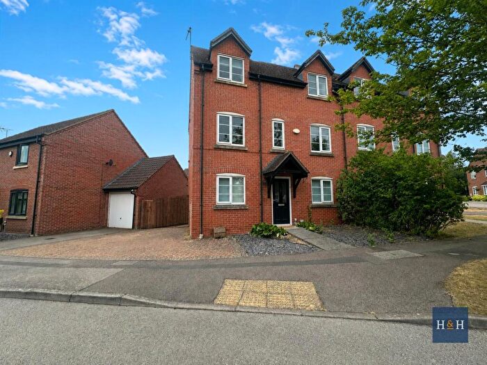 4 Bedroom House To Rent In Harefield, Grange Park -, NN4