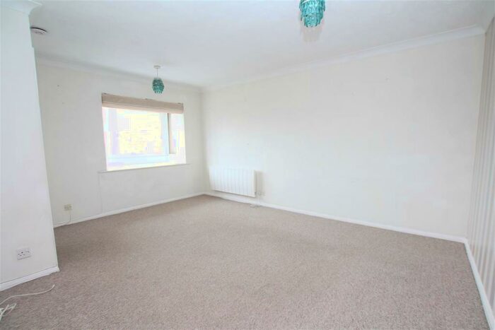 2 Bedroom Flat To Rent In Balcombe Road, Peacehaven, BN10