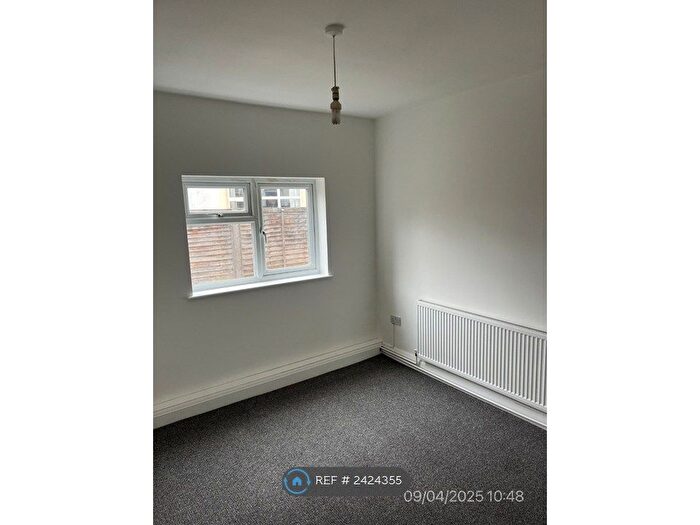 1 Bedroom Flat To Rent In Valkyrie Road, Westcliff-On-Sea, SS0