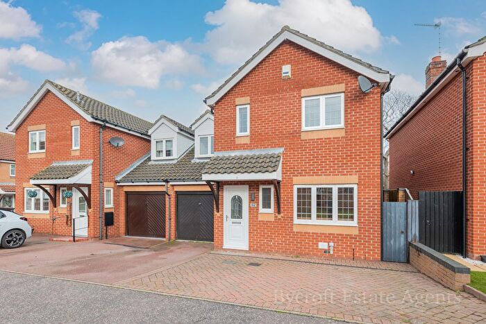 3 Bedroom Link Detached House For Sale In East Anglian Way, Gorleston, Great Yarmouth, NR31