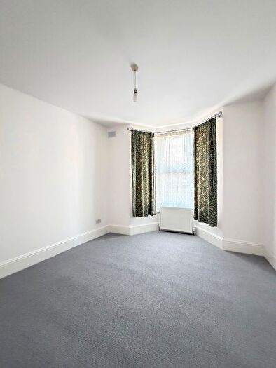 2 Bedroom Flat To Rent In Palace Road, London, N11