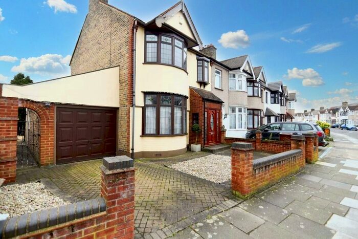 3 Bedroom Terraced House To Rent In Salisbury Avenue, Barking, IG11