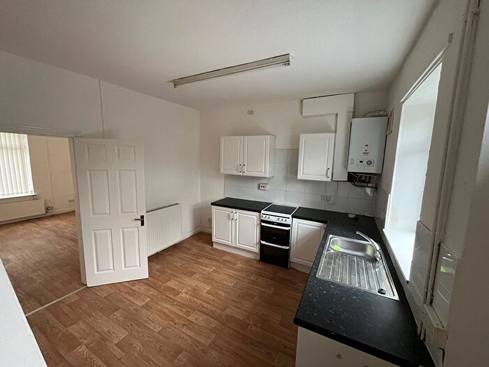 2 Bedroom End Of Terrace House To Rent In Park Lane, Royton, Oldham, OL2