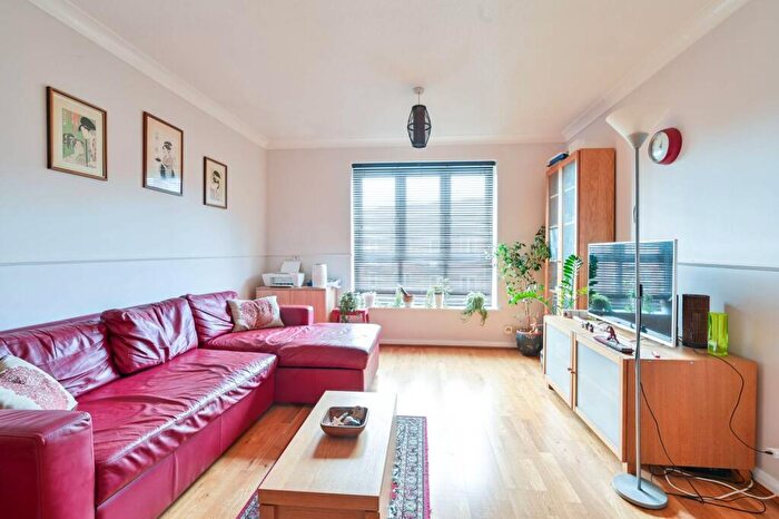 1 Bedroom Flat For Sale In Garter Way, Canada Water, London, SE16