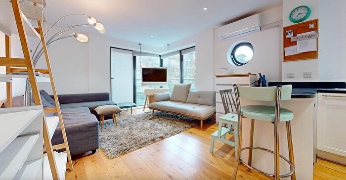 2 Bedroom Flat To Rent In East Smithfield, London, E1W