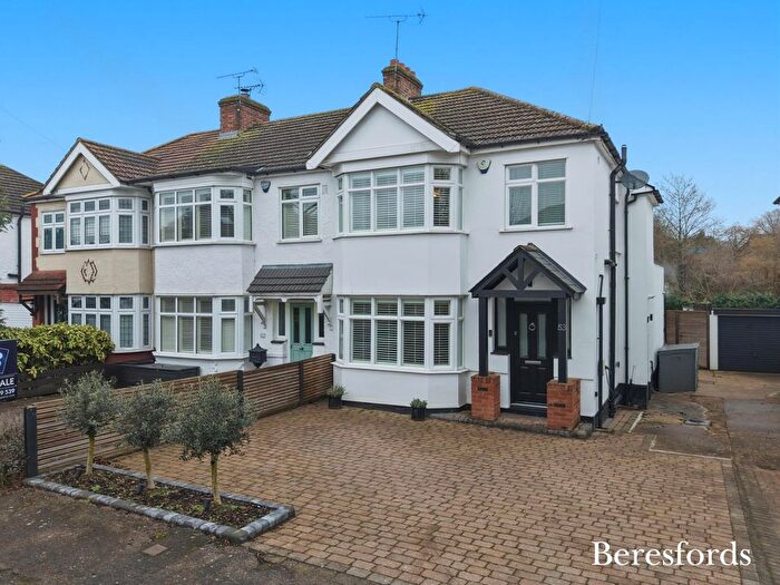 3 Bedroom Detached House For Sale In Meadowside Road, Upminster, RM14