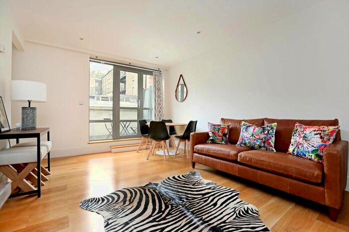 2 Bedroom Flat To Rent In Pimlico Place, Victoria, SW1V