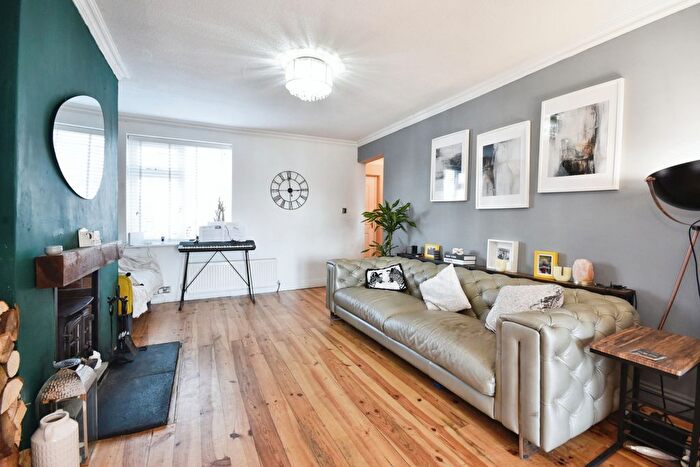 3 Bedroom Semi-Detached House For Sale In Wedgwood Road, Clifton, Swinton, Manchester, M27