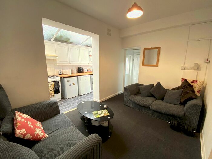 5 Bedroom Terraced House To Rent In Baileys Road, Southsea, PO5