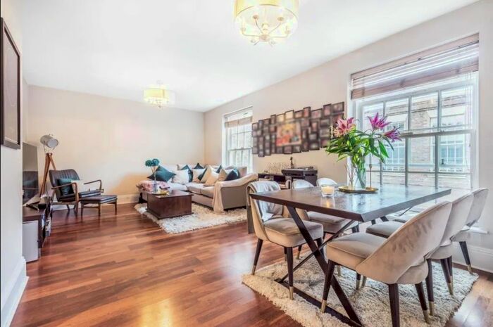 2 Bedroom Flat To Rent In Princess Park Manor, Royal Drive, London, N11