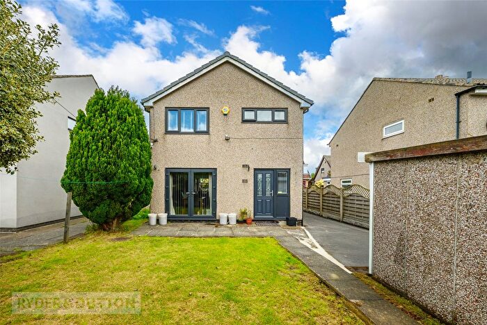 3 Bedroom Detached House For Sale In Vicar Park Drive, Halifax, West Yorkshire, HX2