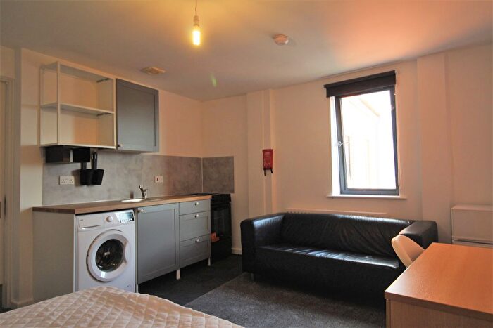 1 Bedroom Studio To Rent In Flat C, - Clarendon Road, LS2