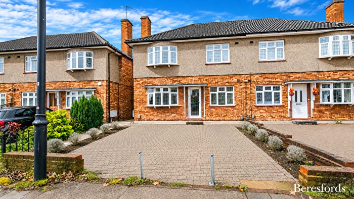 2 Bedroom Flat To Rent In Station Road, Gidea Park, RM2